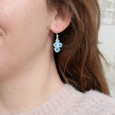 Petites boucles 4 pierres en Calcédoine griffées et argent