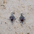 Petites boucles argent pointe ciselé et pierre Grenat