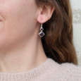 Boucles en argent et 2 pierres facettées en Grenat