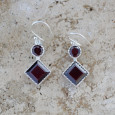 Boucles en argent et 2 pierres facettées en Grenat