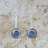 Longues boucles en argent et pierre ronde en Labradorite