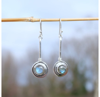 Longues boucles en argent et pierre ronde en Labradorite