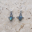 Petites boucles argent ciselé et pierre ovale Labradorite