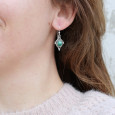 Petites boucles argent pointe ciselé et pierre ovale Malachite Petites boucles argent pointe ciselé et pierre ovale Malachite