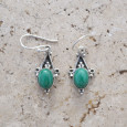 Petites boucles argent ciselé et pierre ovale Malachite Petites boucles argent ciselé et pierre ovale Malachite