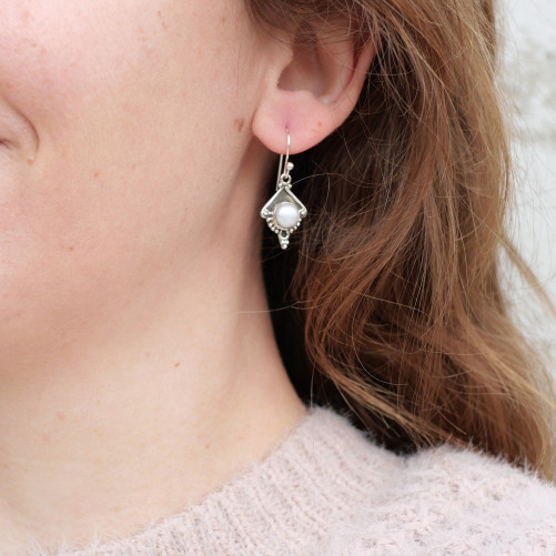 Petites boucles argent pointe ciselé et Perle de culture