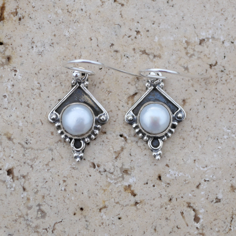 Petites boucles argent pointe ciselé et Perle de culture