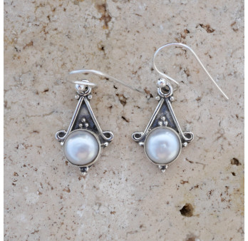 Petites boucles argent ciselé et Perle de culture ronde
