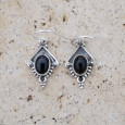Petites boucles argent pointe ciselé et pierre Onyx noir Petites boucles argent pointe ciselé et pierre Onyx noir