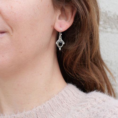 Petites boucles argent pointe ciselé et pierre Onyx noir