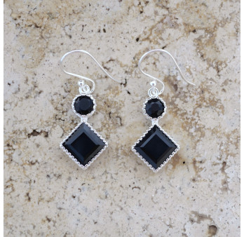 Boucles en argent et 2 pierres facettées en Onyx noir