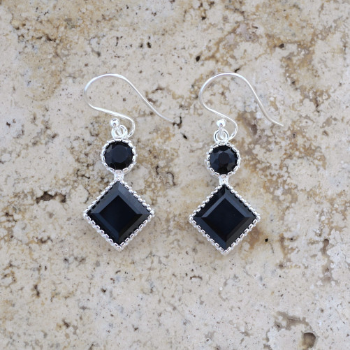 Boucles en argent et 2 pierres facettées en Onyx noir