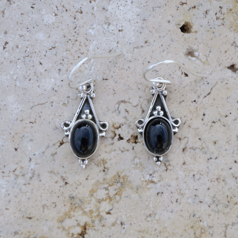Petites boucles argent ciselé et pierre ovale Onyx noir