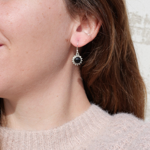 Petites boucles soleil argent et pierre Onyx noir ronde