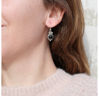 Petites boucles pierre Onyx noir ronde et argent ciselé