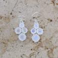 Petites boucles 4 pierres en Pierre de lune griffées et argent