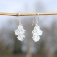 Petites boucles 4 pierres en Pierre de lune griffées et argent