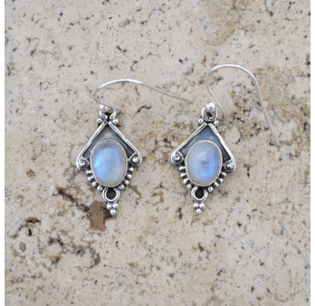 Petites boucles argent pointe ciselé et Pierre de lune