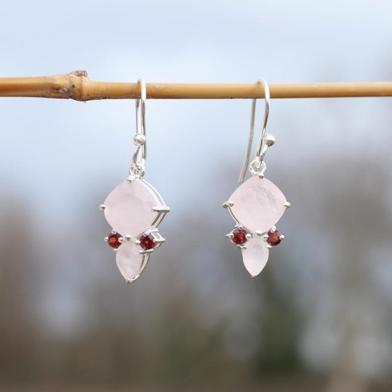 Petites boucles en argent et 4 pierres facettées en Quartz rose