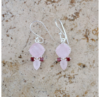 Petites boucles en argent et 4 pierres facettées en Quartz rose