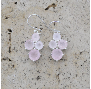 Petites boucles 4 pierres en Quartz rose griffées et argent