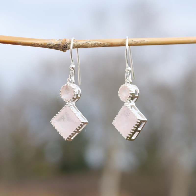 Boucles en argent et 2 pierres facettées en Quartz rose Boucles en argent et 2 pierres facettées en Quartz rose