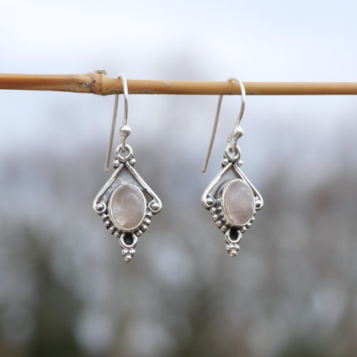 Petites boucles argent pointe ciselé et pierre Quartz rose