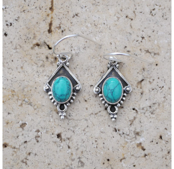 Petites boucles argent pointe ciselé et pierre Howlite bleue