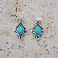 Petites boucles argent pointe ciselé et pierre Howlite bleue