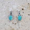 Petites boucles argent ciselé et pierre ovale Howlite bleue Petites boucles argent ciselé et pierre ovale Howlite bleue