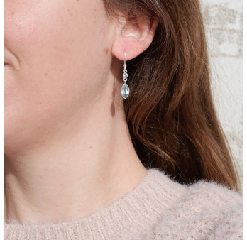 Boucles d'oreilles fines navettes en argent et Topaze bleue