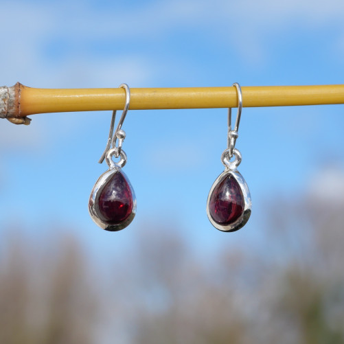 Petites boucles d'oreilles gouttes Grenat et argent