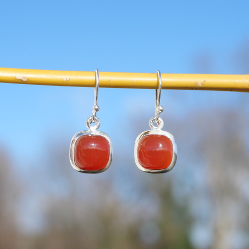 Petites boucles d'oreilles carrées Cornaline et argent