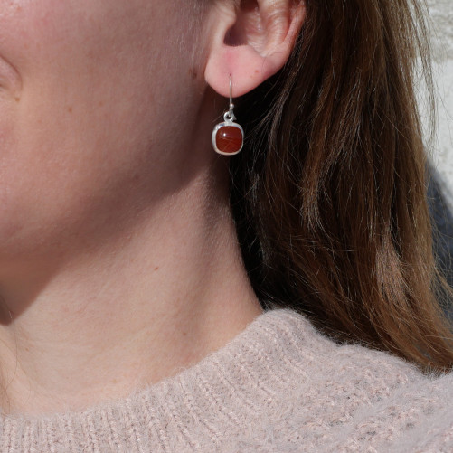 Petites boucles d'oreilles carrées Cornaline et argent
