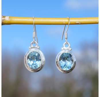 Boucles d'oreilles ovales argent lisse et pierre Topaze bleue