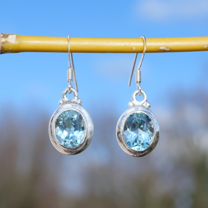 Boucles d'oreilles ovales argent lisse et pierre Topaze bleue
