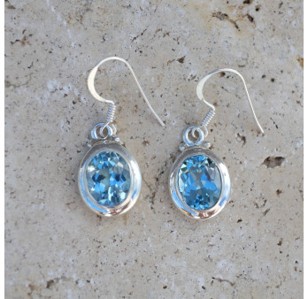 Boucles d'oreilles ovales argent lisse et pierre Topaze bleue