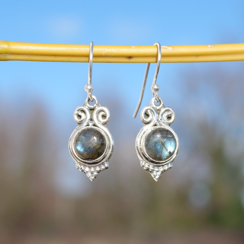 Petites boucles pierre Labradorite ronde et argent ciselé
