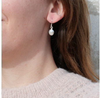 Petites boucles d'oreilles ovales Perle et argent