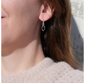 Petites boucles d'oreilles navettes pierre Onyx noir et argent