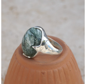 Bague haute pierre griffée en Séraphinite bombée T57
