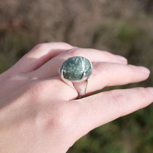 Bague haute pierre griffée en Séraphinite bombée T57