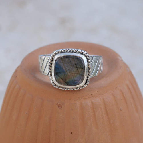 Bague Homme argent strié et pierre carrée Labradorite T63