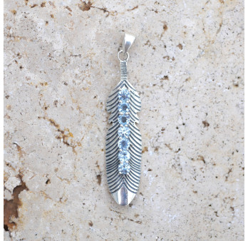 Long pendentif plume argent et 7 petites pierres Topaze bleue