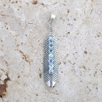 Long pendentif plume argent et 7 petites pierres Topaze bleue