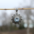 Pendentif fleur pierre Topaze bleue et argent ciselé