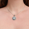 Pendentif fleur pierre Topaze bleue et argent ciselé