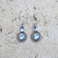 Petites boucles argent ciselé et 2 pierres Topaze bleue ronde