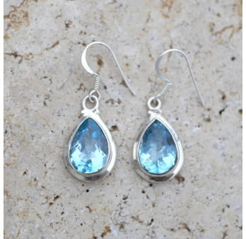 Boucles d'oreilles argent pierre facettée en Topaze bleue