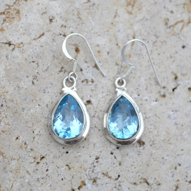 Boucles d'oreilles argent pierre facettée en Topaze bleue